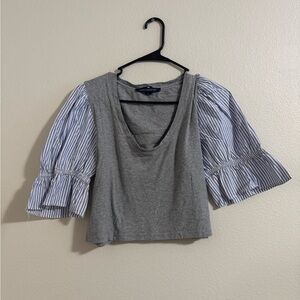 5/$55 !! 🔥 French Connection Gray Top with Blue Striped Sleeves